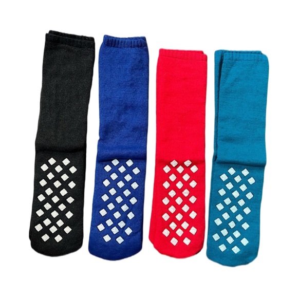 Anti-Slip Gripping Socks New In Package Set of Four - Picture 1 of 4